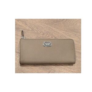 Michael Kors Leather Jet Set Travel Large Three-Quarter Zip Wallet in Taupe